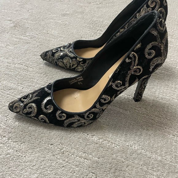 Badgley Mischka Shoes - Badgley Mischka Elegant Black and gold Women's Heels